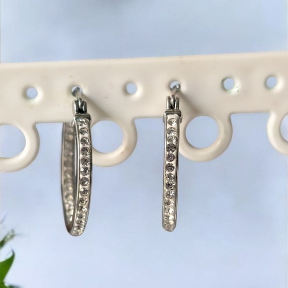 Fashion Elegant Silver Hoop Earrings (EUC) - Picture 2 of 4